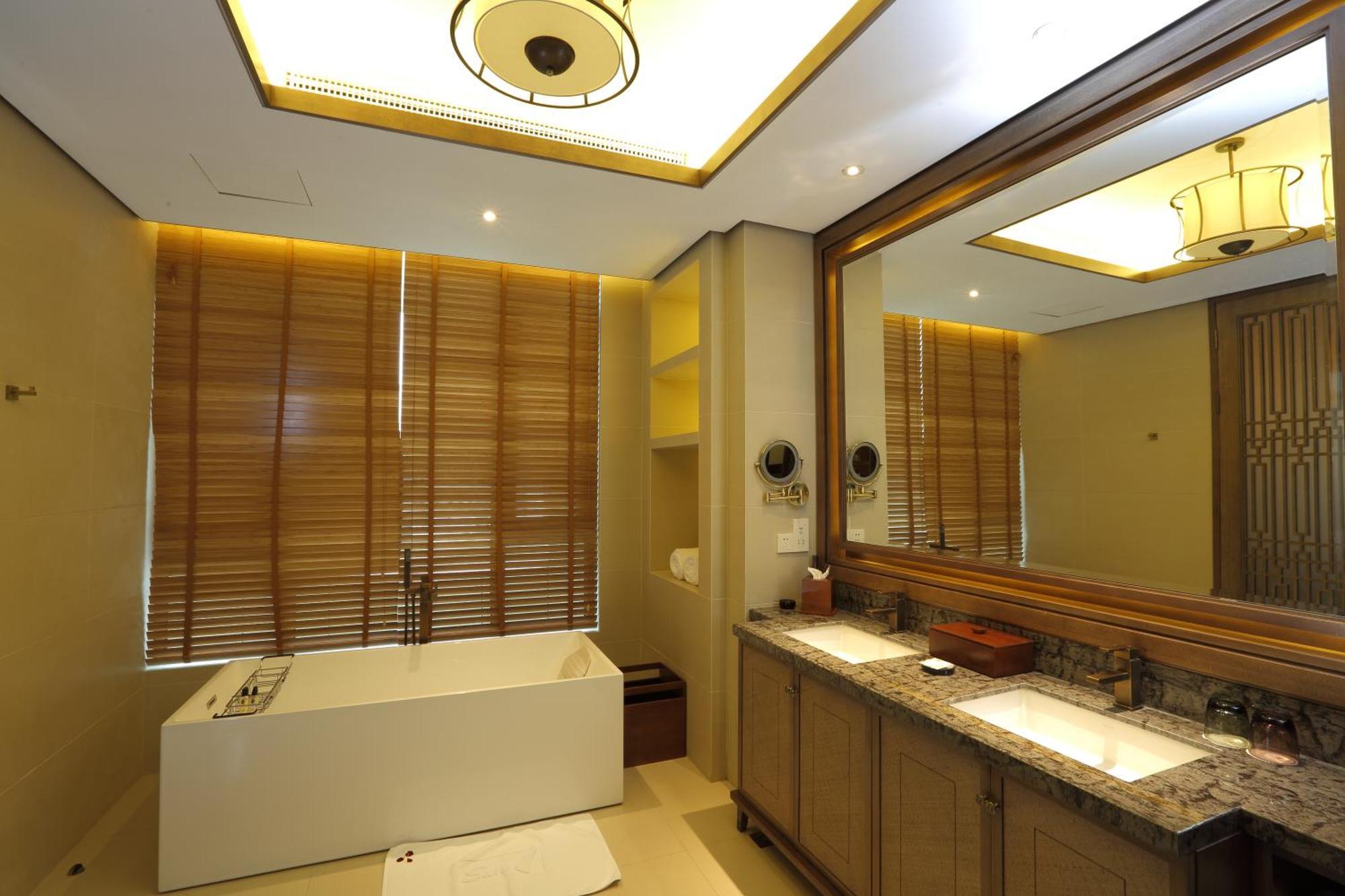 S&N Zhejiang Linhai International Hotel Exteriör bild