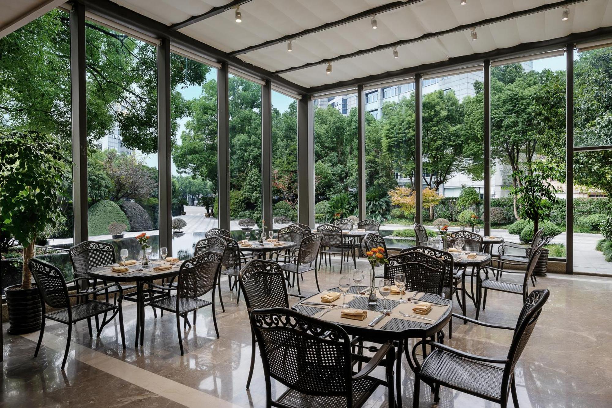 S&N Zhejiang Linhai International Hotel Exteriör bild