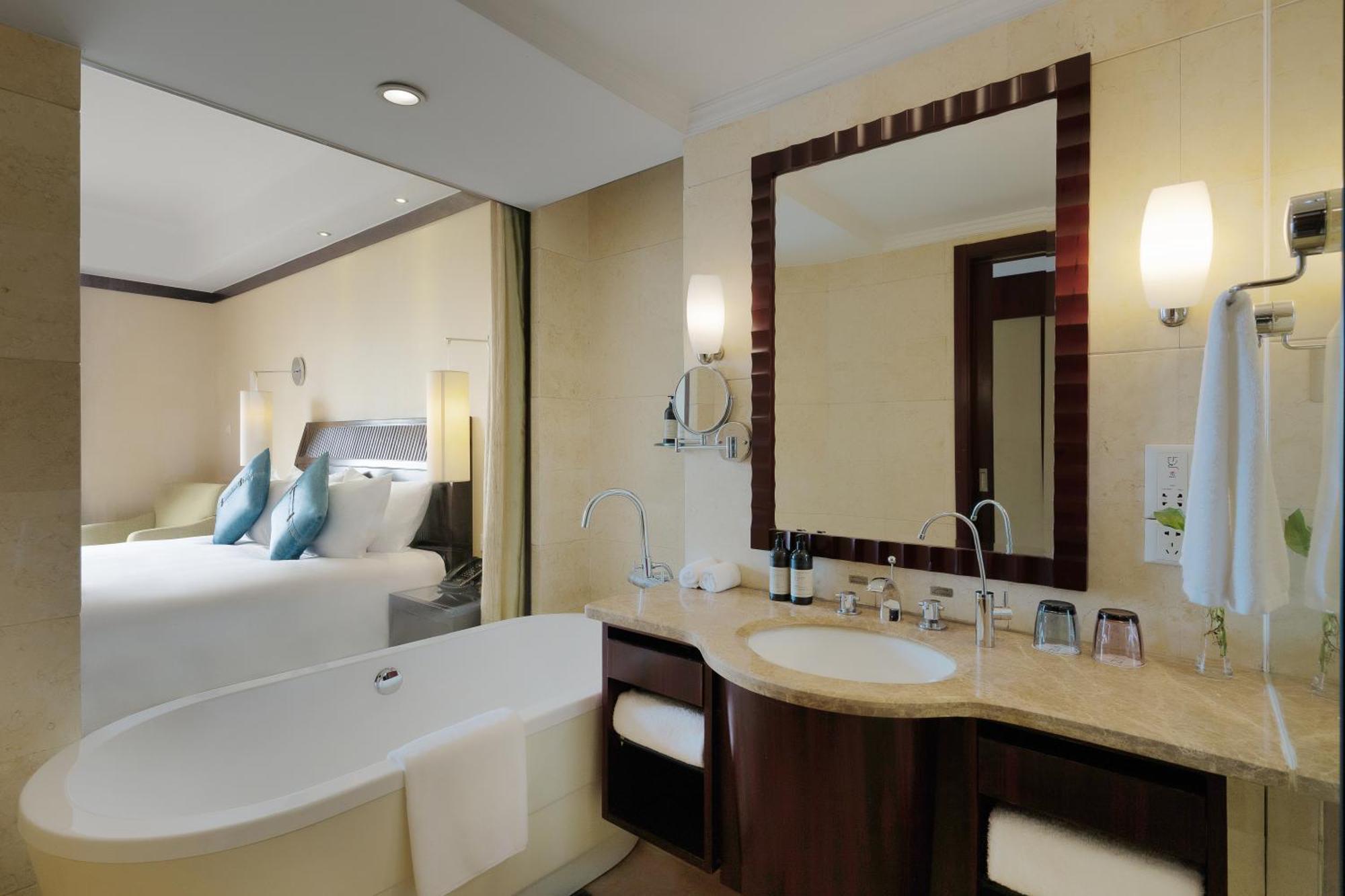 S&N Zhejiang Linhai International Hotel Exteriör bild