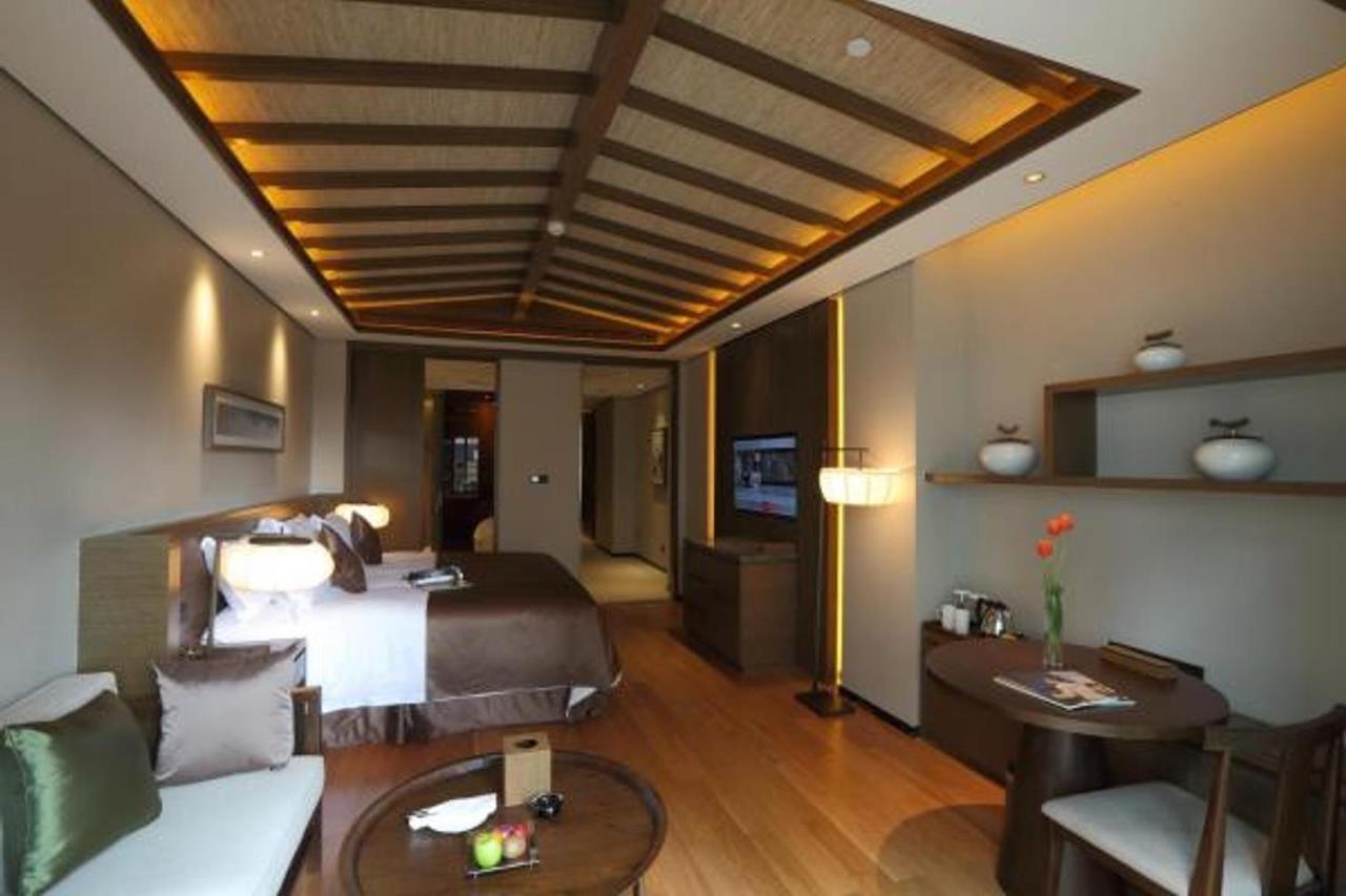 S&N Zhejiang Linhai International Hotel Exteriör bild