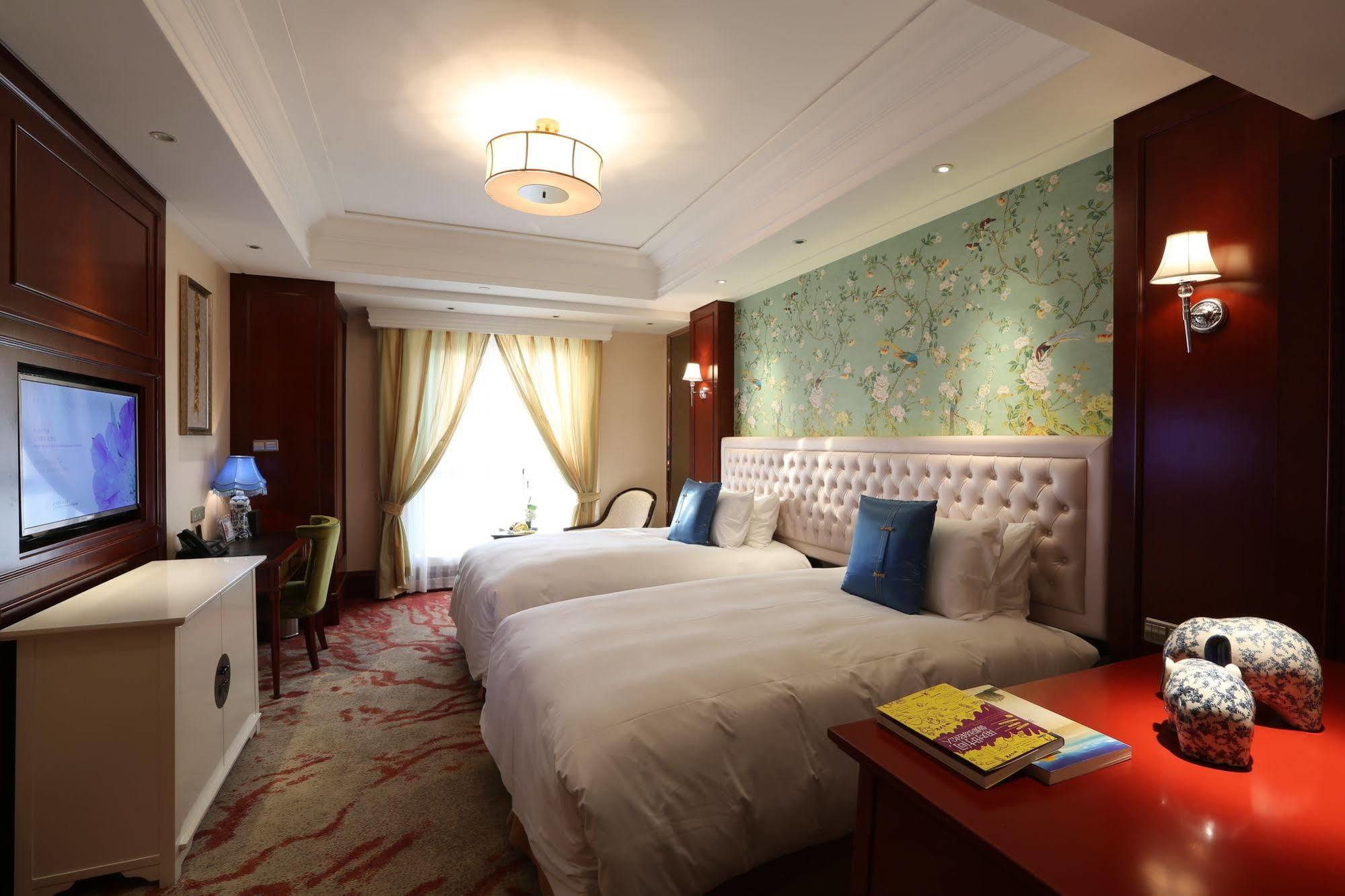 S&N Zhejiang Linhai International Hotel Exteriör bild