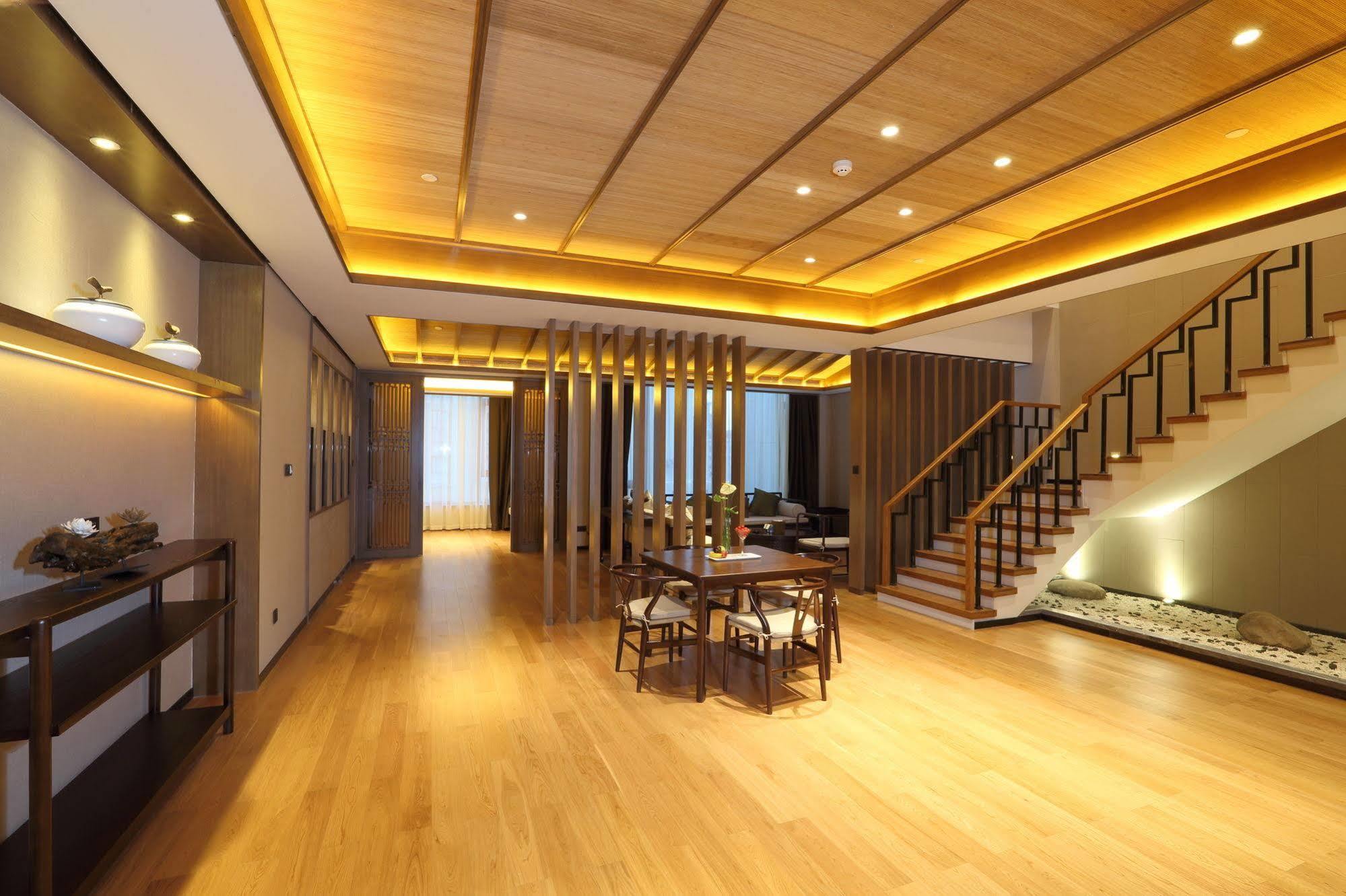 S&N Zhejiang Linhai International Hotel Exteriör bild