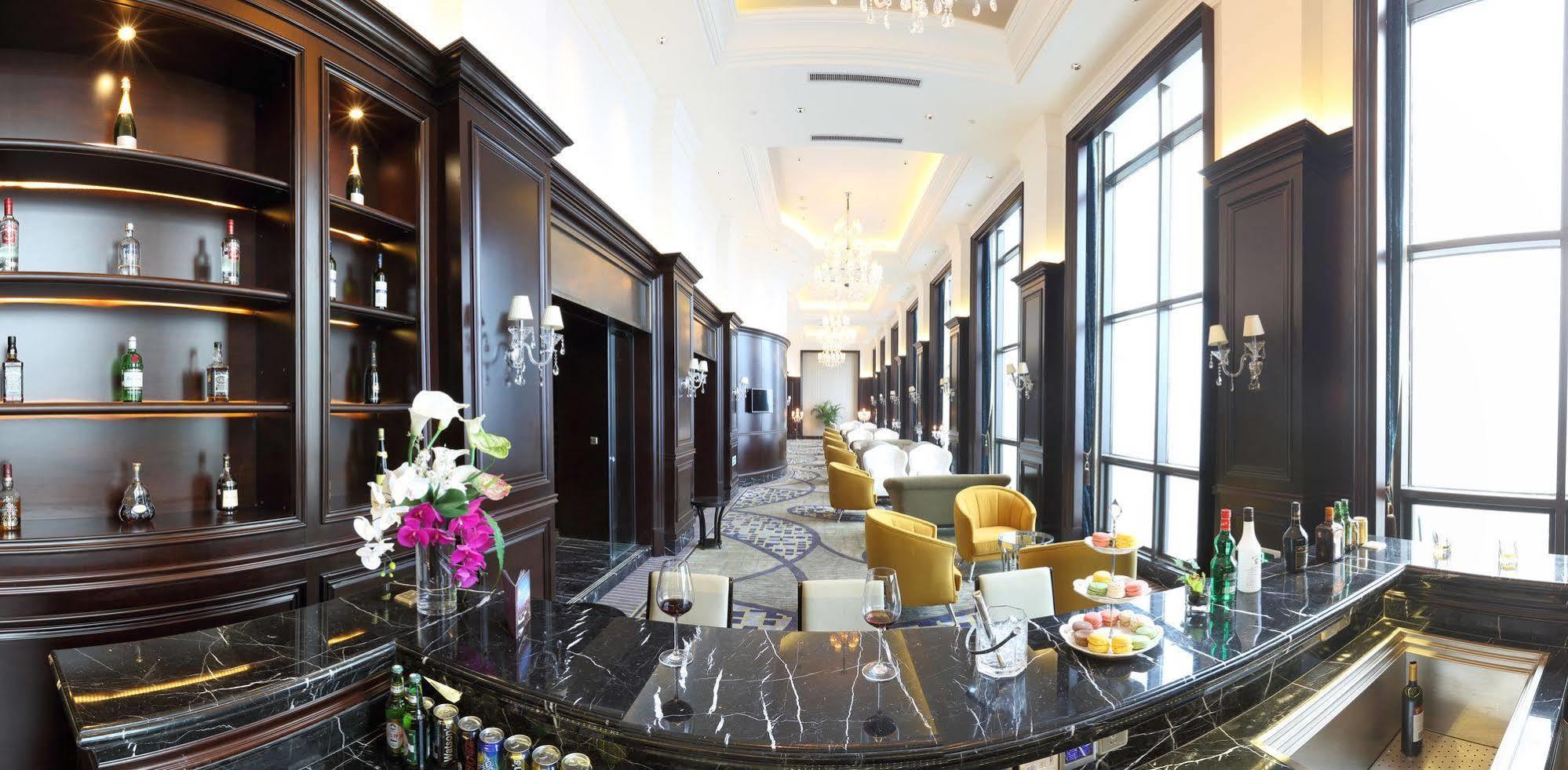 S&N Zhejiang Linhai International Hotel Exteriör bild