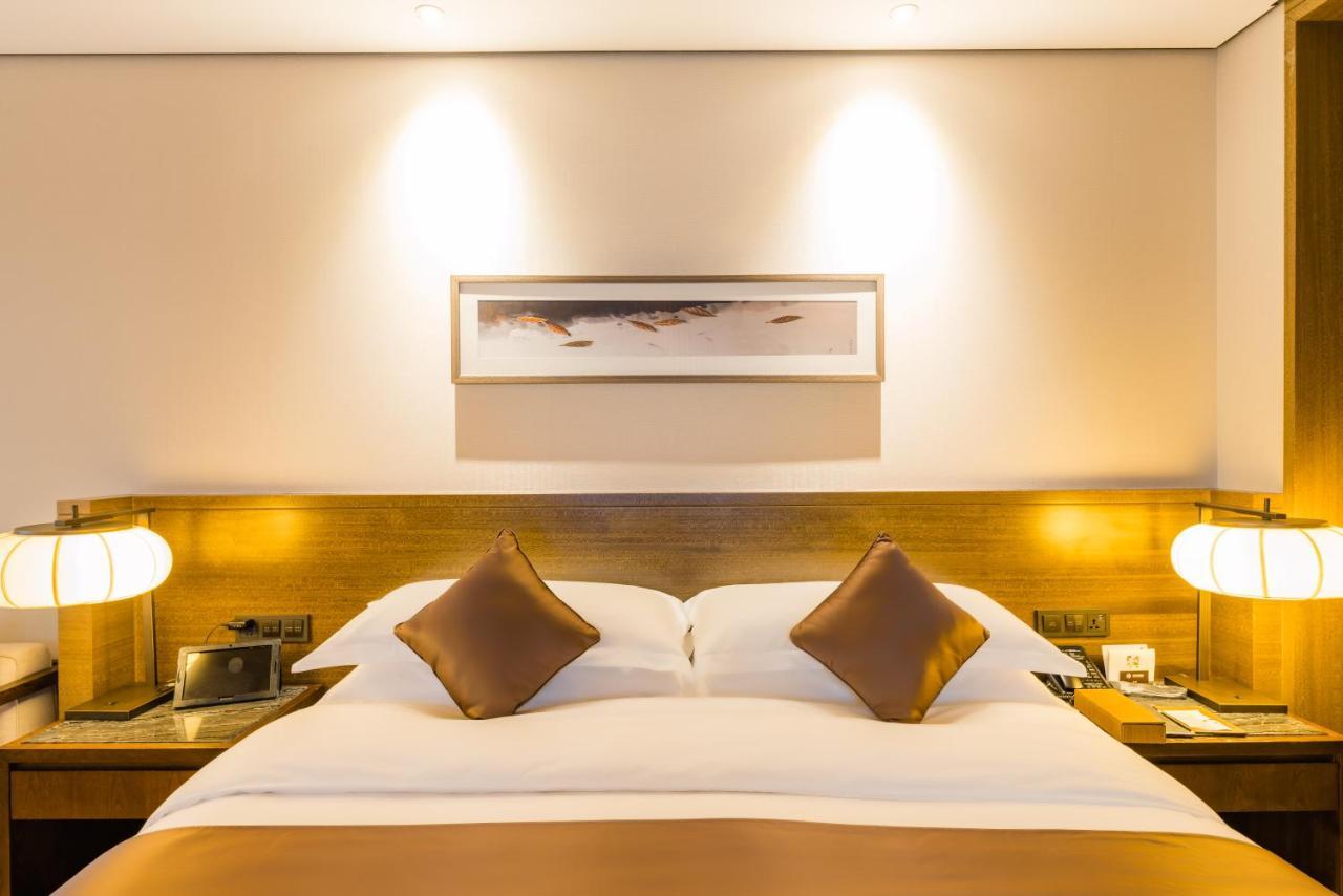 S&N Zhejiang Linhai International Hotel Exteriör bild